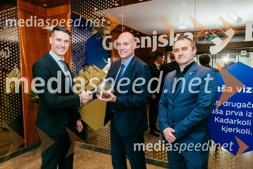  Janez Černe, podžupan Mestne občine Kranj;  Marko Filipčič, član uprave, Gorenjska Banka;  Klemen Malovrh, direktor, Zavod za turizem KranjV Kranju dobro v srcu mislimo, zaključek dobrodelne akcije