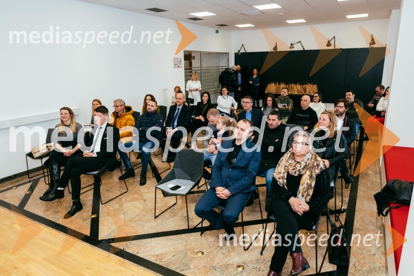  Katja Štruc, vodja kabineta MO Kranj;  Janez Černe, podžupan Mestne občine Kranj;  Klemen Malovrh, direktor, Zavod za turizem Kranj;  ... V Kranju dobro v srcu mislimo, zaključek dobrodelne akcije