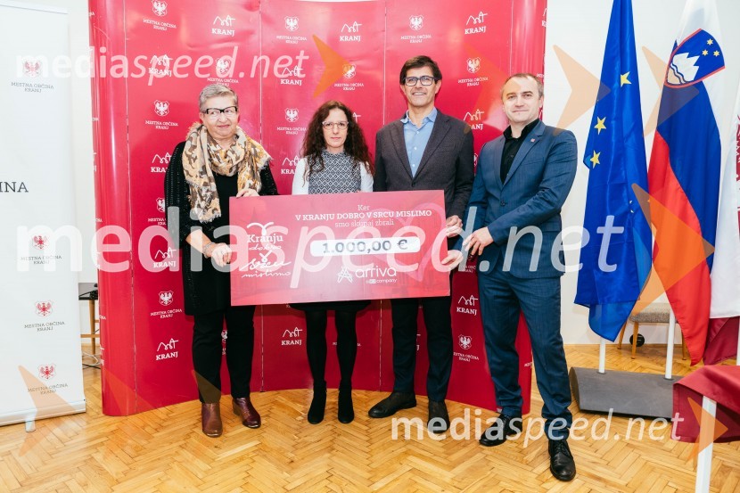  Breda Krašna, generalna sekretarka, Zveza prijateljev mladine Slovenije;  ... ;  Matjaž Rakovec, župan Mestne občine Kranj;  Klemen Malovrh, direktor, Zavod za turizem KranjV Kranju dobro v srcu mislimo, zaključek dobrodelne akcije
