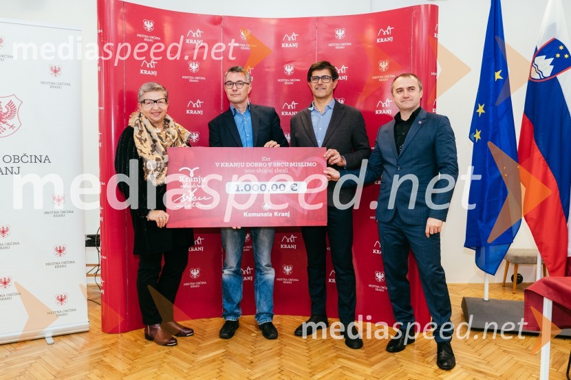  Breda Krašna, generalna sekretarka, Zveza prijateljev mladine Slovenije;  ... ;  Matjaž Rakovec, župan Mestne občine Kranj;  Klemen Malovrh, direktor, Zavod za turizem KranjV Kranju dobro v srcu mislimo, zaključek dobrodelne akcije