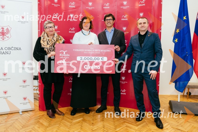  Breda Krašna, generalna sekretarka, Zveza prijateljev mladine Slovenije;  ... ;  Matjaž Rakovec, župan Mestne občine Kranj;  Klemen Malovrh, direktor, Zavod za turizem KranjV Kranju dobro v srcu mislimo, zaključek dobrodelne akcije