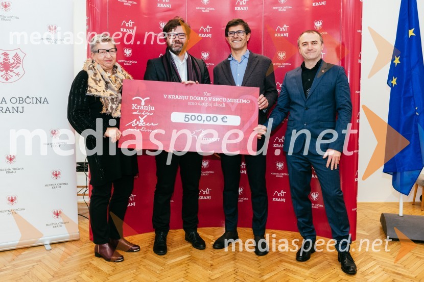  Breda Krašna, generalna sekretarka, Zveza prijateljev mladine Slovenije;  ... ;  Matjaž Rakovec, župan Mestne občine Kranj;  Klemen Malovrh, direktor, Zavod za turizem KranjV Kranju dobro v srcu mislimo, zaključek dobrodelne akcije