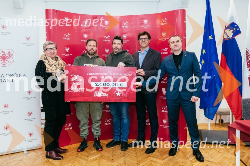  Breda Krašna, generalna sekretarka, Zveza prijateljev mladine Slovenije;  ... ;  ... ;  Matjaž Rakovec, župan Mestne občine Kranj;  Klemen Malovrh, direktor, Zavod za turizem KranjV Kranju dobro v srcu mislimo, zaključek dobrodelne akcije