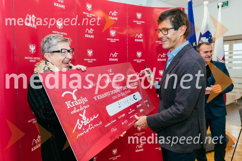  Breda Krašna, generalna sekretarka, Zveza prijateljev mladine Slovenije;  Matjaž Rakovec, župan Mestne občine KranjV Kranju dobro v srcu mislimo, zaključek dobrodelne akcije