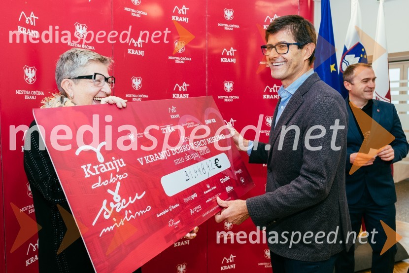  Breda Krašna, generalna sekretarka, Zveza prijateljev mladine Slovenije;  Matjaž Rakovec, župan Mestne občine KranjV Kranju dobro v srcu mislimo, zaključek dobrodelne akcije