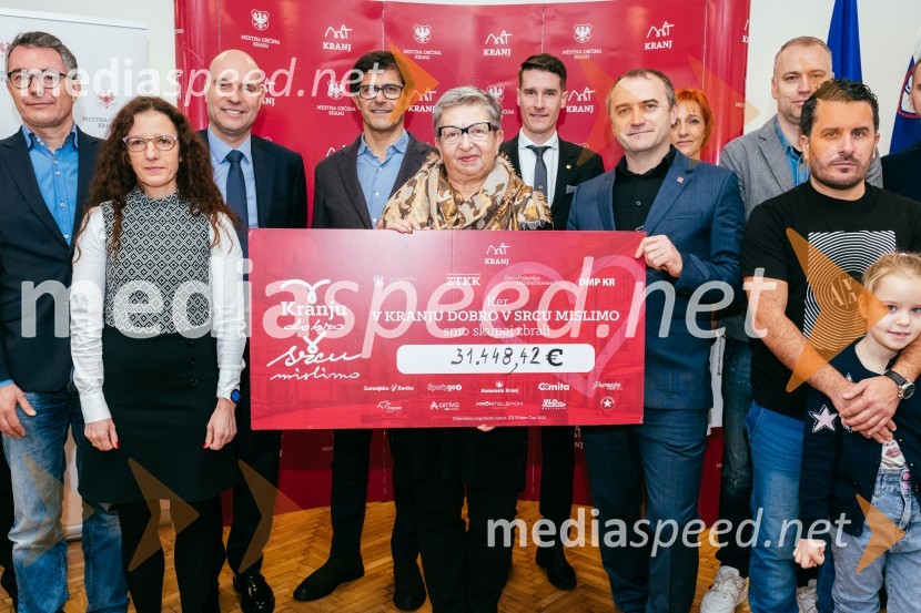  ... ;  ... ;  Marko Filipčič, član uprave, Gorenjska Banka;  Matjaž Rakovec, župan Mestne občine Kranj;  Breda Krašna, generalna sekretarka, Zveza prijateljev mladine Slovenije;  Janez Černe, podžupan Mestne občine Kranj;  Klemen Malovrh, direktor, Zavod za turizem Kranj;  ... ;  ... ;  ... ;  ... V Kranju dobro v srcu mislimo, zaključek dobrodelne akcije