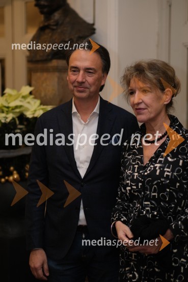  Tomislav  Čizmić, predsednik uprave, Mercator d.d.;  Vesna Jurca Tadel, ravnateljice SNG Drama LjubljanaMrtvaški ples Augusta Strindberga v režiji Eduarda Milerja