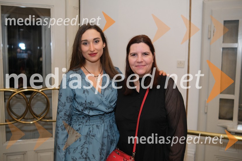  Gaja Višnar, igralka;  Teja Pelko, novinarka, Svet24Mrtvaški ples Augusta Strindberga v režiji Eduarda Milerja