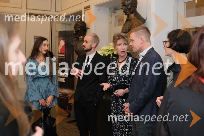  Gaja Višnar, igralka;  Jernej Pristov, vodja službe za odnose z javnostmi SNG Drama Ljubljana;  Vesna Jurca Tadel, ravnateljice SNG Drama Ljubljana;  Luka Nabergoj, pomočnik ravnateljice SNG Drama Ljubljana;  Špela  Zorn, vodja programa v SNG DramaMrtvaški ples Augusta Strindberga v režiji Eduarda Milerja