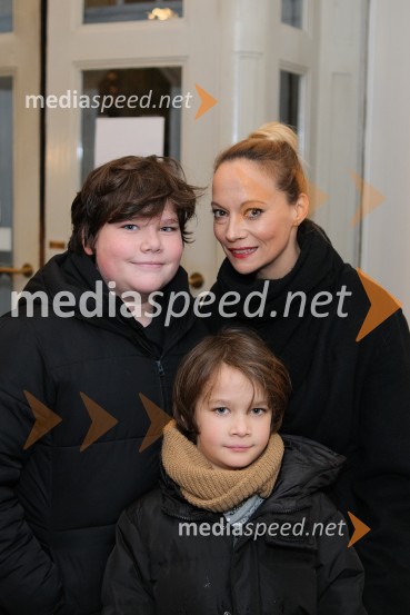  Tibor Emeršič;  Viktorija Bencik Emeršič, igralka;  Oskar EmeršičMrtvaški ples Augusta Strindberga v režiji Eduarda Milerja