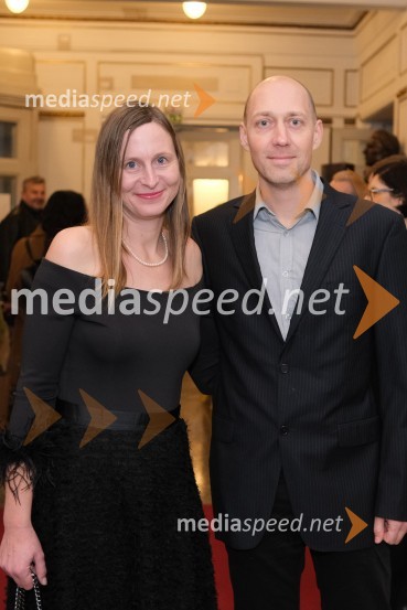  Agata  Rakovec Kurent, odgovorna urednica Nedela;  ... Mrtvaški ples Augusta Strindberga v režiji Eduarda Milerja