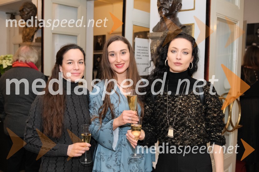  Ana  Popovič, veterinarka;  Gaja Višnar, igralka;  Urška Centa, plesalka flamenkaMrtvaški ples Augusta Strindberga v režiji Eduarda Milerja