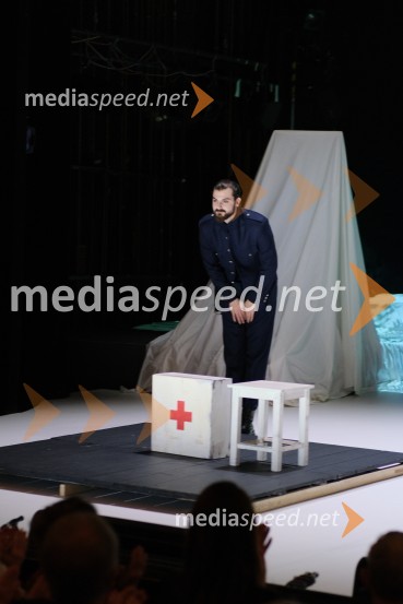  Domen Novak, igralec Mrtvaški ples Augusta Strindberga v režiji Eduarda Milerja