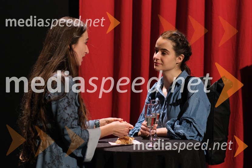  Gaja Višnar, igralka;  Gaja Filač, igralkaMrtvaški ples Augusta Strindberga v režiji Eduarda Milerja