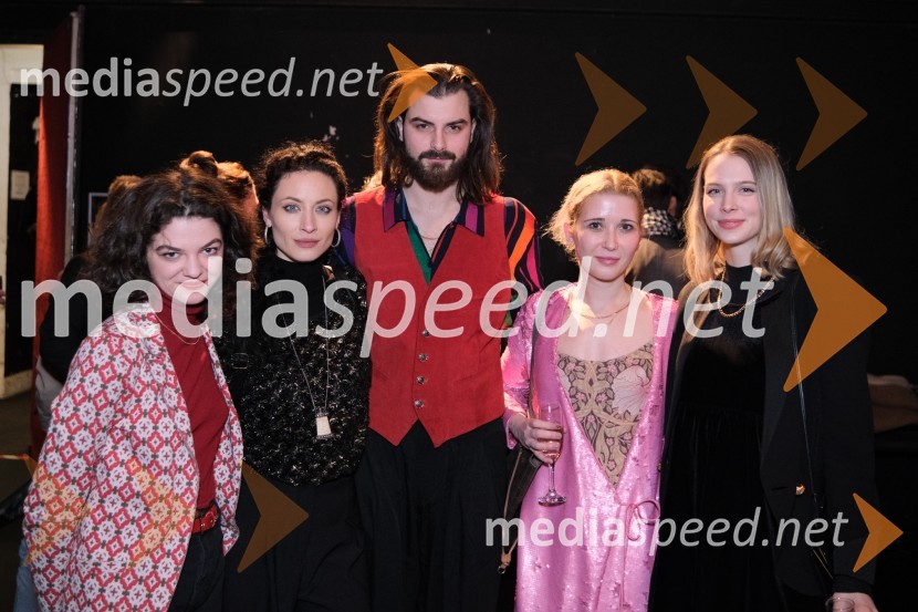  Diana  Kolenc, igralka;  Urška Centa, plesalka flamenka;  Domen Novak, igralec ;  Eva Mahkovic, dramaturginja;  Klara Kuk, igralka, manekenkaMrtvaški ples Augusta Strindberga v režiji Eduarda Milerja