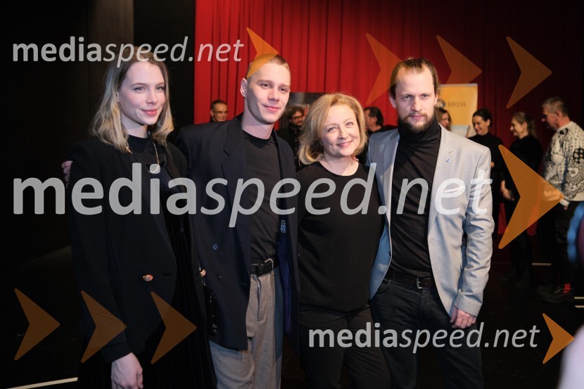  Klara Kuk, igralka, manekenka;  Timon Šturbej, igralec;  Nataša Barbara Gračner, režiserka in igralka;  Jernej Gašperin, igralecMrtvaški ples Augusta Strindberga v režiji Eduarda Milerja