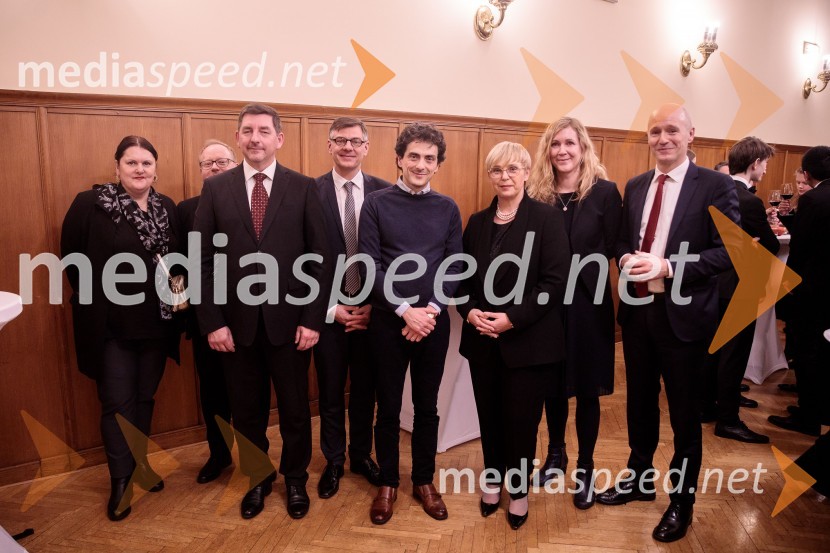  Uršula Cetinski, generalna direktorica, Cankarjev dom; mag. Aleš Drenik, vodja programa resne glasbe, opere in balet, Cankarjev dom; dr. Aleš Musar, lastnik Ruske dače;  Sönke Lentz, vodja projektov, Deutscher Musikrat gGmbH;  Francesco Angelico, umetiniški vodja, Nemški narodni mladinski orkester; dr. Nataša Pirc Musar, predsednica Republike Slovenije;  Natalie Kauther, veleposlanica, Nemško zunanje ministrstvo;  Adrian Pollmann, Veleposlanik Zvezne Republike Nemčije v SlovenijiNemški narodni mladinski orkester, koncert v Slovenski filharmoniji