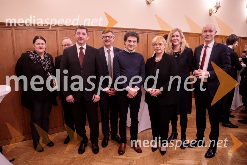  Uršula Cetinski, generalna direktorica, Cankarjev dom; mag. Aleš Drenik, vodja programa resne glasbe, opere in balet, Cankarjev dom; dr. Aleš Musar, lastnik Ruske dače;  Sönke Lentz, vodja projektov, Deutscher Musikrat gGmbH;  Francesco Angelico, umetiniški vodja, Nemški narodni mladinski orkester; dr. Nataša Pirc Musar, predsednica Republike Slovenije;  Natalie Kauther, veleposlanica, Nemško zunanje ministrstvo;  Adrian Pollmann, Veleposlanik Zvezne Republike Nemčije v SlovenijiNemški narodni mladinski orkester, koncert v Slovenski filharmoniji