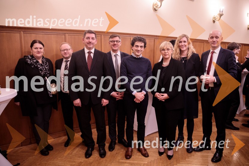  Uršula Cetinski, generalna direktorica, Cankarjev dom; mag. Aleš Drenik, vodja programa resne glasbe, opere in balet, Cankarjev dom; dr. Aleš Musar, lastnik Ruske dače;  Sönke Lentz, vodja projektov, Deutscher Musikrat gGmbH;  Francesco Angelico, umetiniški vodja, Nemški narodni mladinski orkester; dr. Nataša Pirc Musar, predsednica Republike Slovenije;  Natalie Kauther, veleposlanica, Nemško zunanje ministrstvo;  Adrian Pollmann, Veleposlanik Zvezne Republike Nemčije v SlovenijiNemški narodni mladinski orkester, koncert v Slovenski filharmoniji