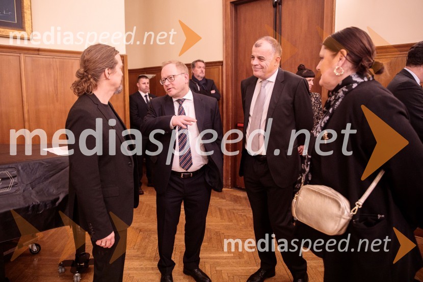 Christian Tetzlaff, violinist; mag. Aleš Drenik, vodja programa resne glasbe, opere in balet, Cankarjev dom;  Matej Šarc, v.d. direktor in umetniški vodja Orkestra Slovenske filharmonije, slovenski oboist;  Uršula Cetinski, generalna direktorica, Cankarjev domNemški narodni mladinski orkester, koncert v Slovenski filharmoniji