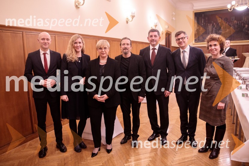  Adrian Pollmann, Veleposlanik Zvezne Republike Nemčije v Sloveniji;  Natalie Kauther, veleposlanica, Nemško zunanje ministrstvo; dr. Nataša Pirc Musar, predsednica Republike Slovenije;  Christian Tetzlaff, violinist; dr. Aleš Musar, lastnik Ruske dače;  Sönke Lentz, vodja projektov, Deutscher Musikrat gGmbH;  ... Nemški narodni mladinski orkester, koncert v Slovenski filharmoniji