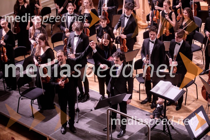  Christian Tetzlaff, violinist;  Francesco Angelico, umetiniški vodja, Nemški narodni mladinski orkesterNemški narodni mladinski orkester, koncert v Slovenski filharmoniji