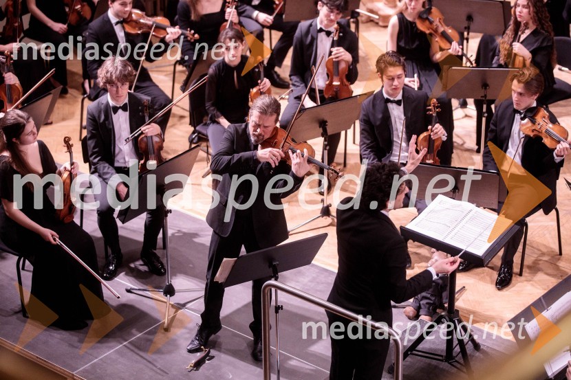  Christian Tetzlaff, violinist;  Francesco Angelico, umetiniški vodja, Nemški narodni mladinski orkesterNemški narodni mladinski orkester, koncert v Slovenski filharmoniji