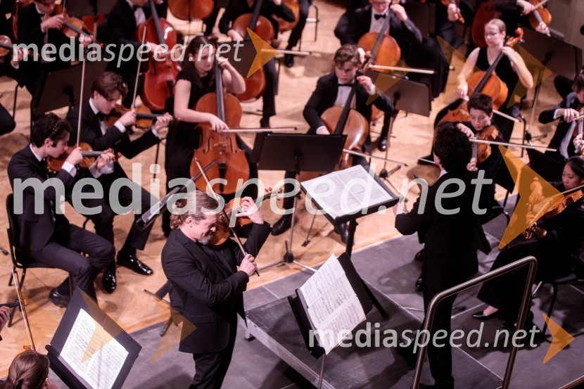  Christian Tetzlaff, violinist;  Francesco Angelico, umetiniški vodja, Nemški narodni mladinski orkesterNemški narodni mladinski orkester, koncert v Slovenski filharmoniji