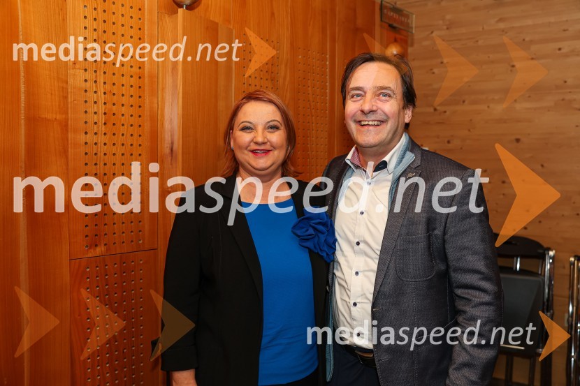 mag. Sabina Sobočan, direktorica, Varis Lendava d.d.;  Marko Čuš, vodja komerciale in vodja prodaje gotovih kopalni-domači trg Varsi d.d.Iskrivo v živo: Pogovor med managerjema leta 2022 Blažem Brodnjakom in Sabino Sobočan