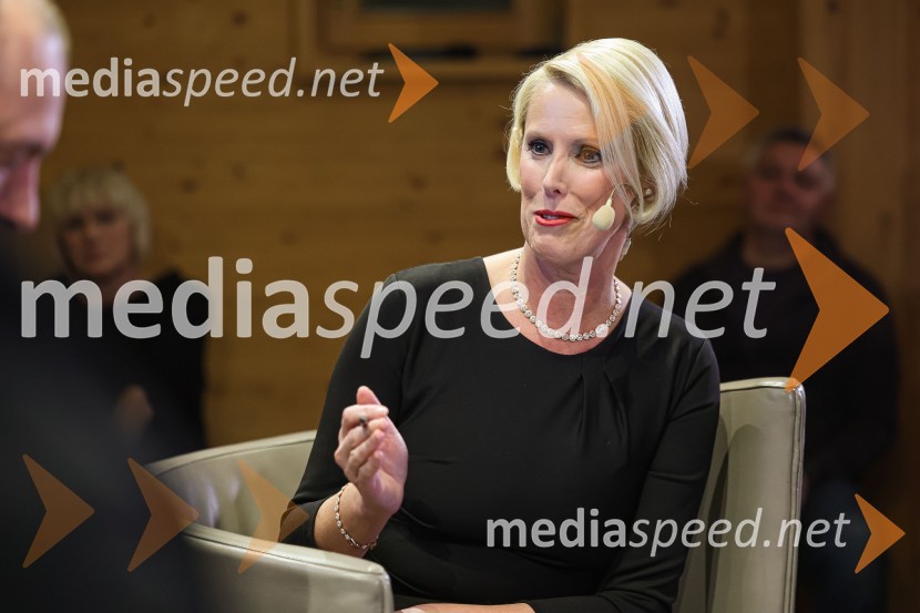  Petra Juvančič, izvršna direktorica, Združenje ManagerIskrivo v živo: Pogovor med managerjema leta 2022 Blažem Brodnjakom in Sabino Sobočan