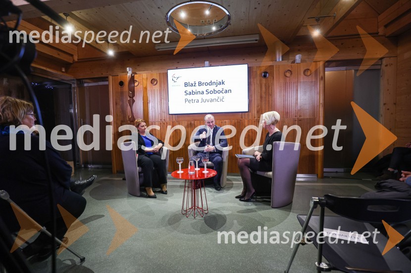 mag. Sabina Sobočan, direktorica, Varis Lendava d.d.;  Blaž Brodnjak, predsednik uprave NLB, Manager leta 2022;  Petra Juvančič, izvršna direktorica, Združenje ManagerIskrivo v živo: Pogovor med managerjema leta 2022 Blažem Brodnjakom in Sabino Sobočan