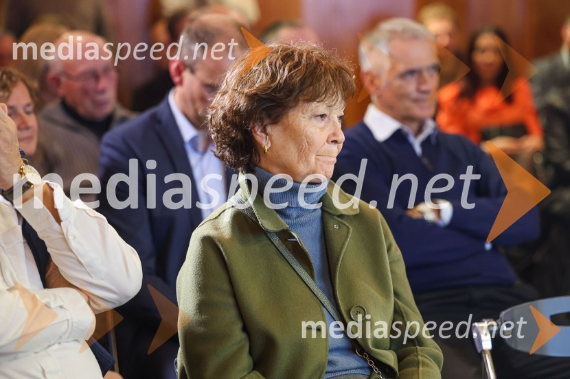  Dragica Papež, notarkaIskrivo v živo: Pogovor med managerjema leta 2022 Blažem Brodnjakom in Sabino Sobočan