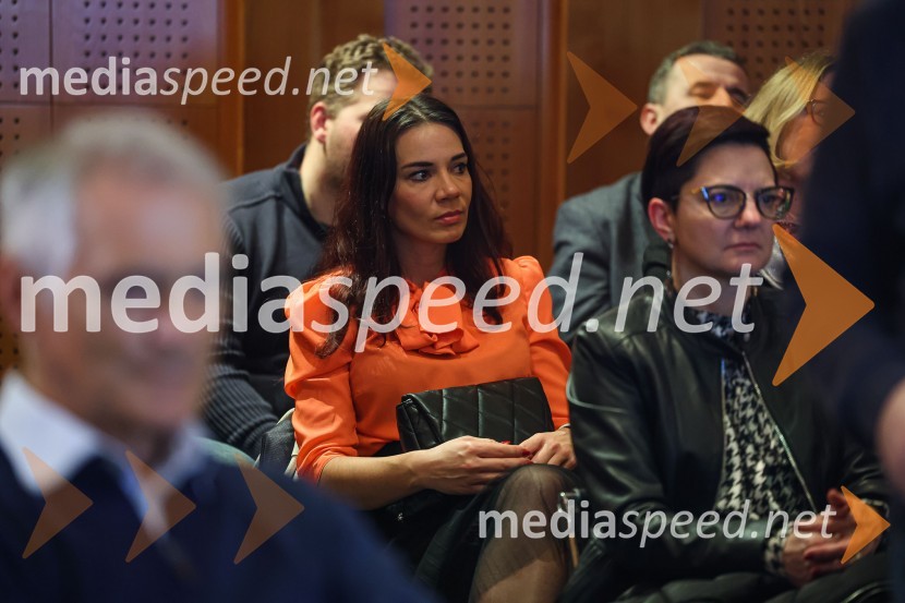  Manca Korelc, samostojna svetovalka za komunikacijo na družbenih omrežjihIskrivo v živo: Pogovor med managerjema leta 2022 Blažem Brodnjakom in Sabino Sobočan