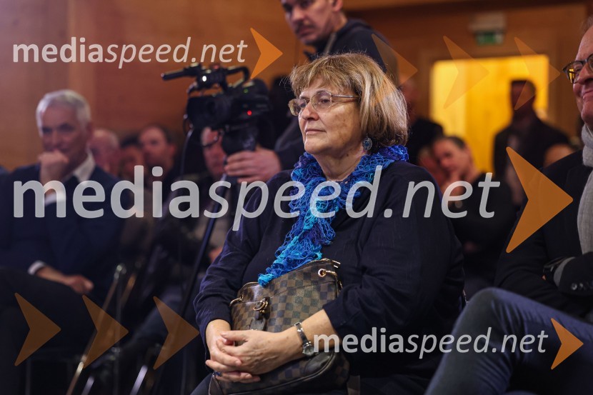 red. prof. dr.  Metka  Tekavčič, dekanja Ekonomske fakultete Univerze v LjubljaniIskrivo v živo: Pogovor med managerjema leta 2022 Blažem Brodnjakom in Sabino Sobočan