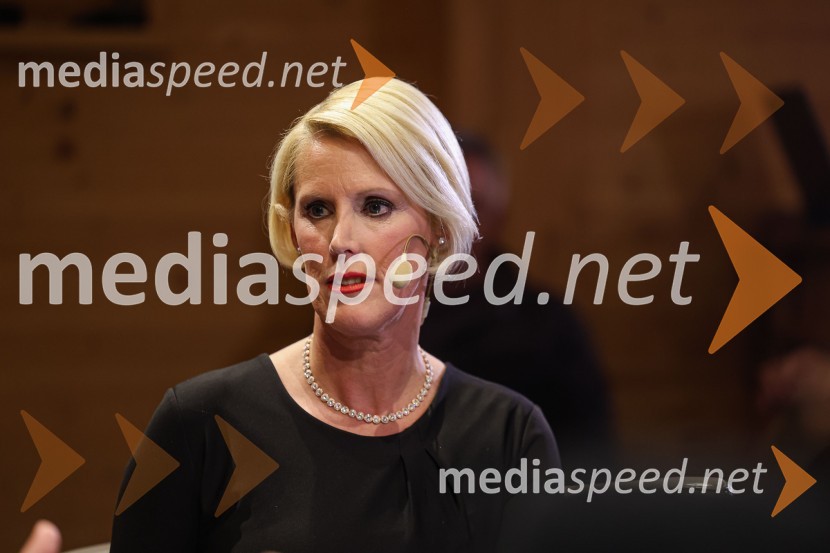  Petra Juvančič, izvršna direktorica, Združenje ManagerIskrivo v živo: Pogovor med managerjema leta 2022 Blažem Brodnjakom in Sabino Sobočan