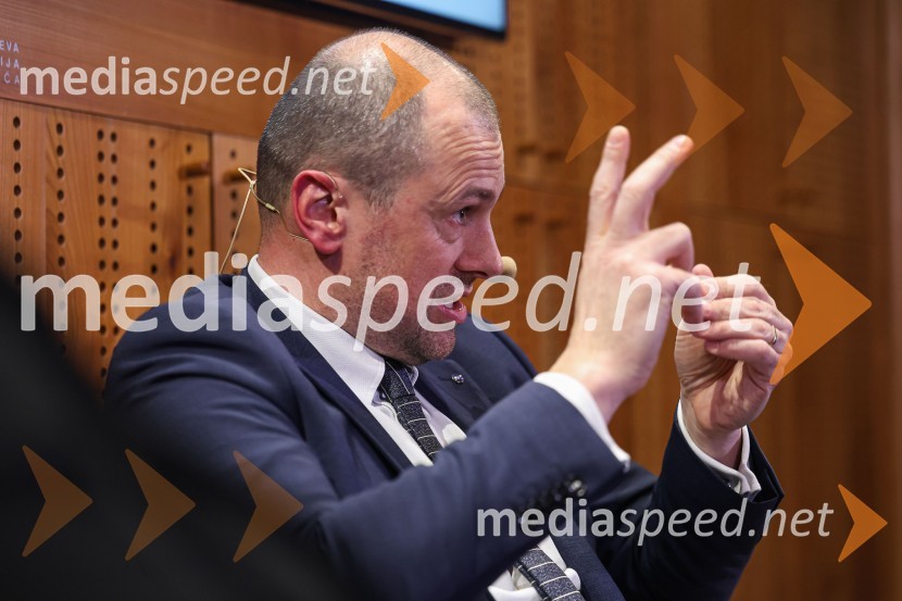  Blaž Brodnjak, predsednik uprave NLB, Manager leta 2022Iskrivo v živo: Pogovor med managerjema leta 2022 Blažem Brodnjakom in Sabino Sobočan