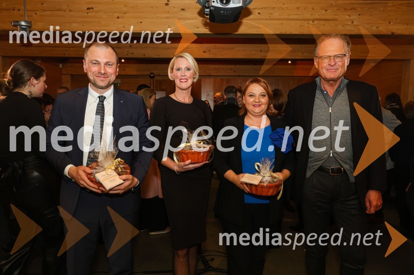  Blaž Brodnjak, predsednik uprave NLB, Manager leta 2022;  Petra Juvančič, izvršna direktorica, Združenje Manager; mag. Sabina Sobočan, direktorica, Varis Lendava d.d.;  Janez  Škrabec, direktor Riko d.o.o.Iskrivo v živo: Pogovor med managerjema leta 2022 Blažem Brodnjakom in Sabino Sobočan