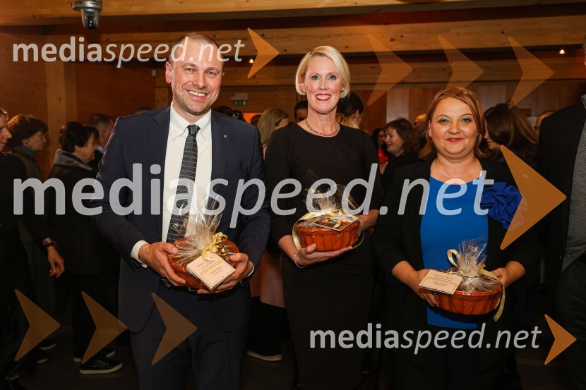  Blaž Brodnjak, predsednik uprave NLB, Manager leta 2022;  Petra Juvančič, izvršna direktorica, Združenje Manager; mag. Sabina Sobočan, direktorica, Varis Lendava d.d.Iskrivo v živo: Pogovor med managerjema leta 2022 Blažem Brodnjakom in Sabino Sobočan