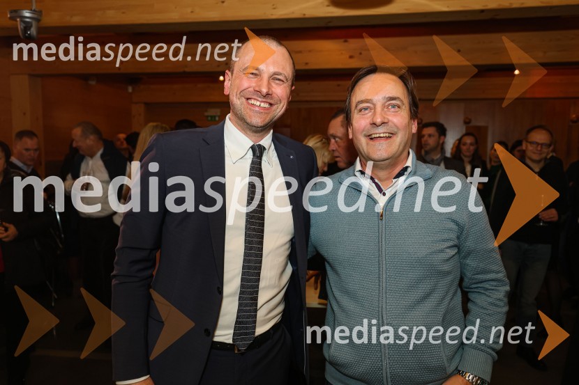  Blaž Brodnjak, predsednik uprave NLB, Manager leta 2022;  Marko Čuš, vodja komerciale in vodja prodaje gotovih kopalni-domači trg Varsi d.d.Iskrivo v živo: Pogovor med managerjema leta 2022 Blažem Brodnjakom in Sabino Sobočan