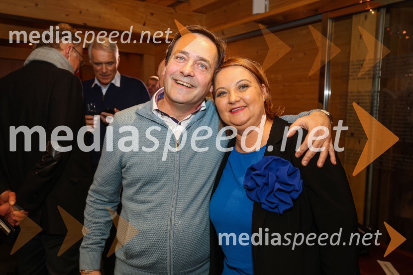  Marko Čuš, vodja komerciale in vodja prodaje gotovih kopalni-domači trg Varsi d.d.; mag. Sabina Sobočan, direktorica, Varis Lendava d.d.Iskrivo v živo: Pogovor med managerjema leta 2022 Blažem Brodnjakom in Sabino Sobočan