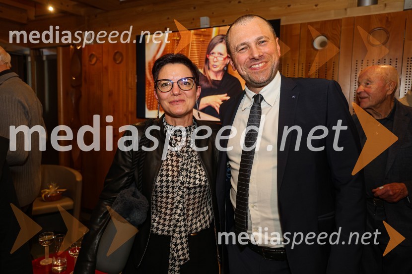  ... ;  Blaž Brodnjak, predsednik uprave NLB, Manager leta 2022Iskrivo v živo: Pogovor med managerjema leta 2022 Blažem Brodnjakom in Sabino Sobočan