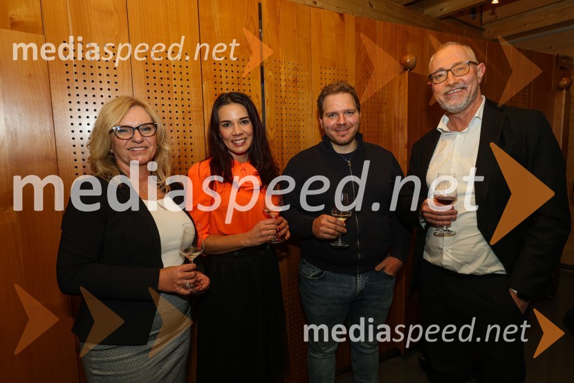  Barbara Hadalin, ZAVAS d.o.o;  Manca Korelc, samostojna svetovalka za komunikacijo na družbenih omrežjih;  ... ;  Janez Hadalin, direktor, ZAVAS d.o.oIskrivo v živo: Pogovor med managerjema leta 2022 Blažem Brodnjakom in Sabino Sobočan