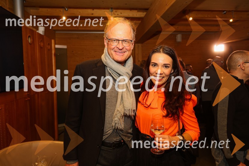  Janez  Škrabec, direktor Riko d.o.o.;  Manca Korelc, samostojna svetovalka za komunikacijo na družbenih omrežjihIskrivo v živo: Pogovor med managerjema leta 2022 Blažem Brodnjakom in Sabino Sobočan