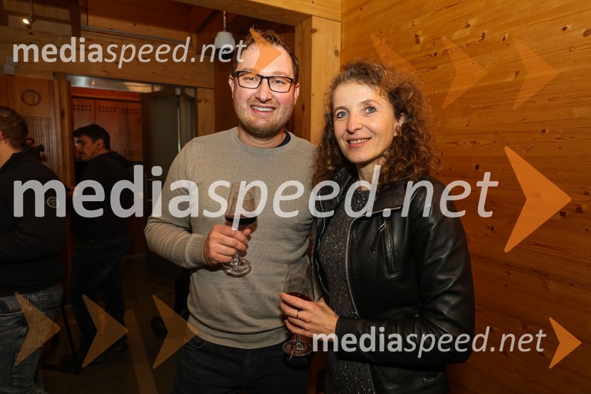  ... ;  Polona Lovšin, vodja komunikacij, Riko d.o.o.Iskrivo v živo: Pogovor med managerjema leta 2022 Blažem Brodnjakom in Sabino Sobočan