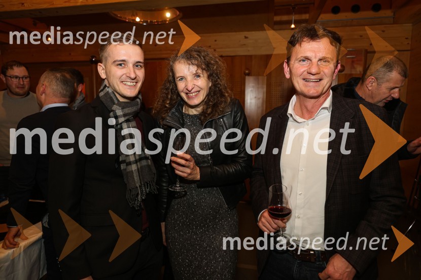  ... ;  Polona Lovšin, vodja komunikacij, Riko d.o.o.;  ... Iskrivo v živo: Pogovor med managerjema leta 2022 Blažem Brodnjakom in Sabino Sobočan