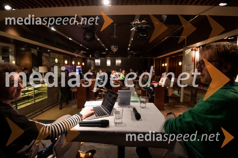  Marko Crnkovič, kolumnist, urednik portala Fokus Pokus;  David Zupančič, specializant infektologije, pisatelj in spletni vplivnežSrečanje z Davidom Zupančičem, avtorjem knjige Življenje v sivi coni