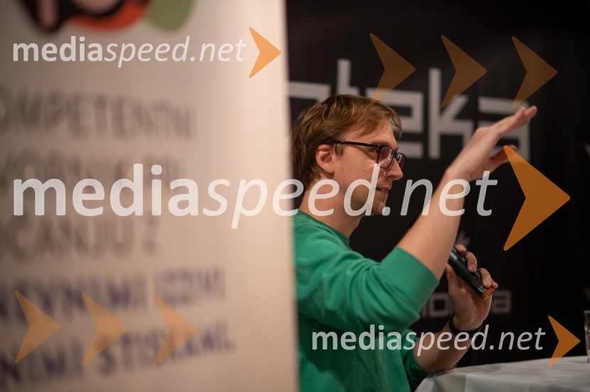  David Zupančič, specializant infektologije, pisatelj in spletni vplivnežSrečanje z Davidom Zupančičem, avtorjem knjige Življenje v sivi coni