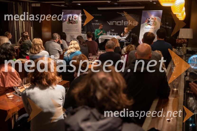  David Zupančič, specializant infektologije, pisatelj in spletni vplivnež;  Marko Crnkovič, kolumnist, urednik portala Fokus PokusSrečanje z Davidom Zupančičem, avtorjem knjige Življenje v sivi coni