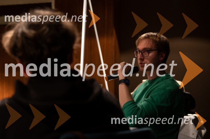  David Zupančič, specializant infektologije, pisatelj in spletni vplivnežSrečanje z Davidom Zupančičem, avtorjem knjige Življenje v sivi coni