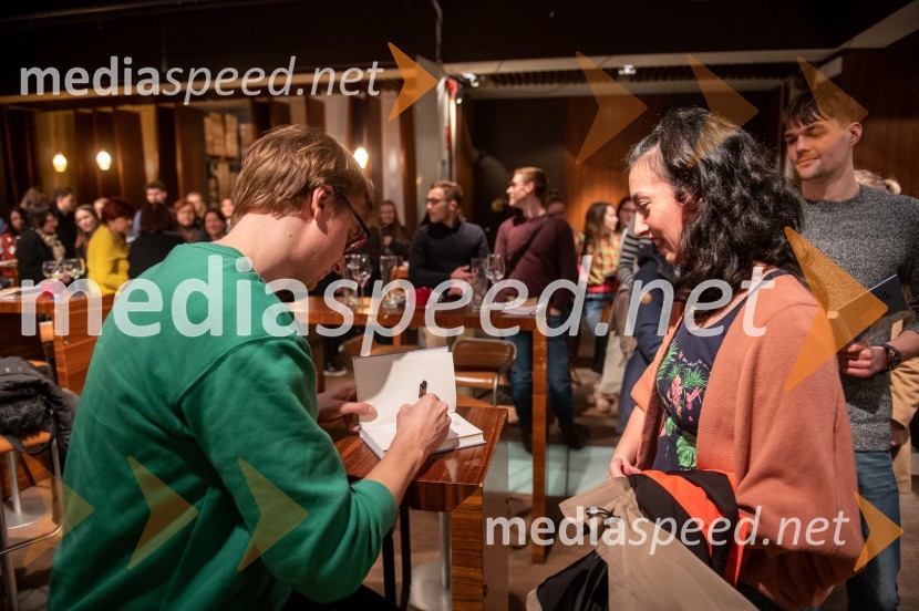  David Zupančič, specializant infektologije, pisatelj in spletni vplivnež;  ... Srečanje z Davidom Zupančičem, avtorjem knjige Življenje v sivi coni